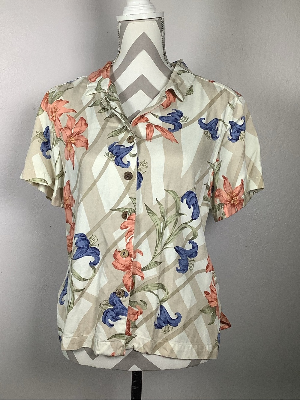 Caribbean Joe Women’s Hawaiian Button Front Top in Ivory Coral Blue Hibiscus SzM